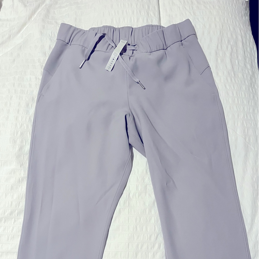 Lululemon size 6 Lilac straight leg pant